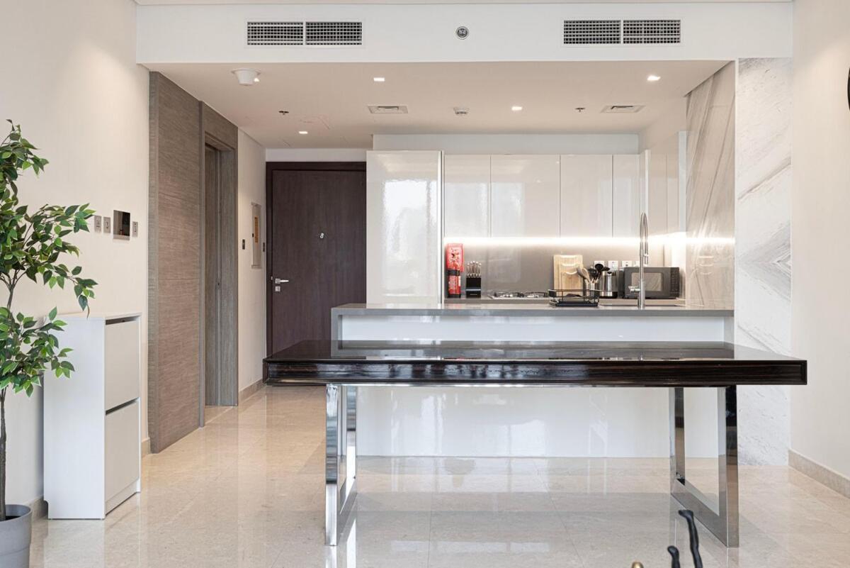 1-br With Stunning Views Apartment *