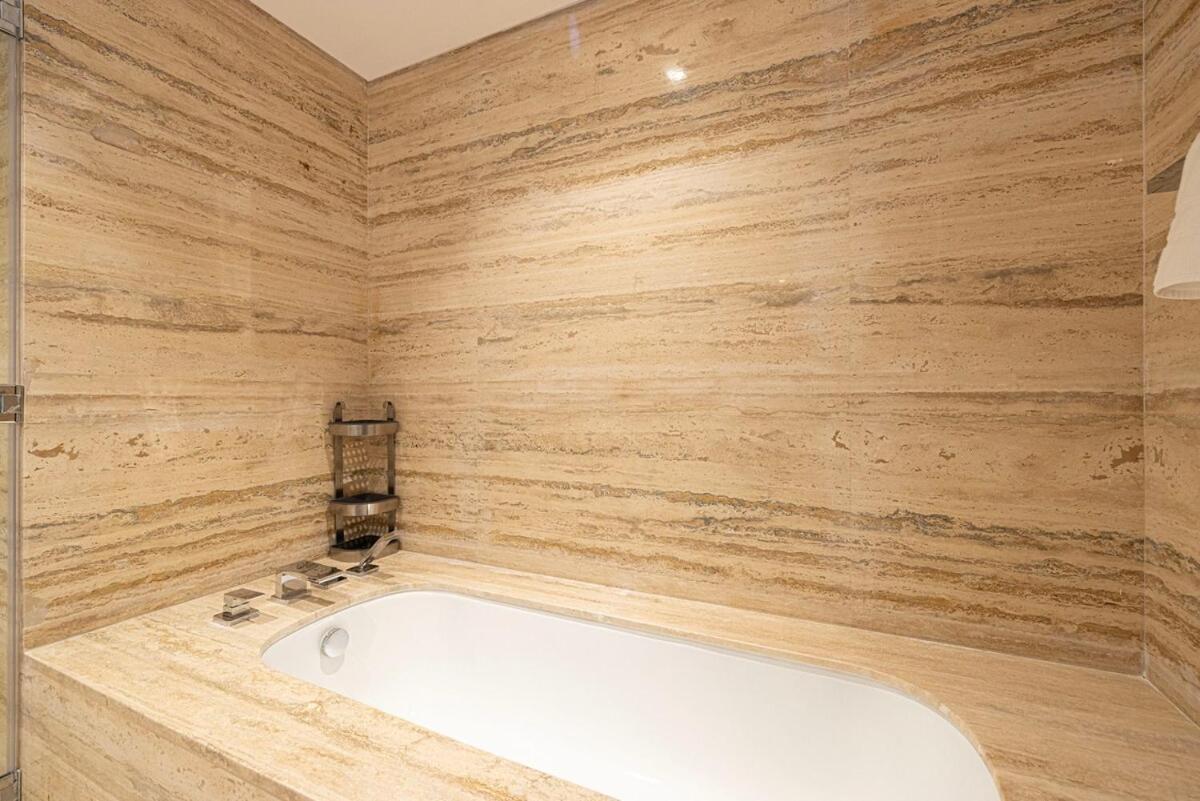 1-br With Stunning Views Apartment *